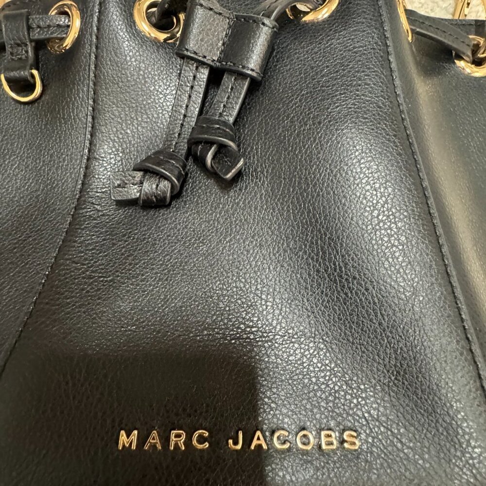 Marc Jacobs Black Leather Mini Bucket Bag Crossbody Gold Hardware – EUC - Picture 4 of 6